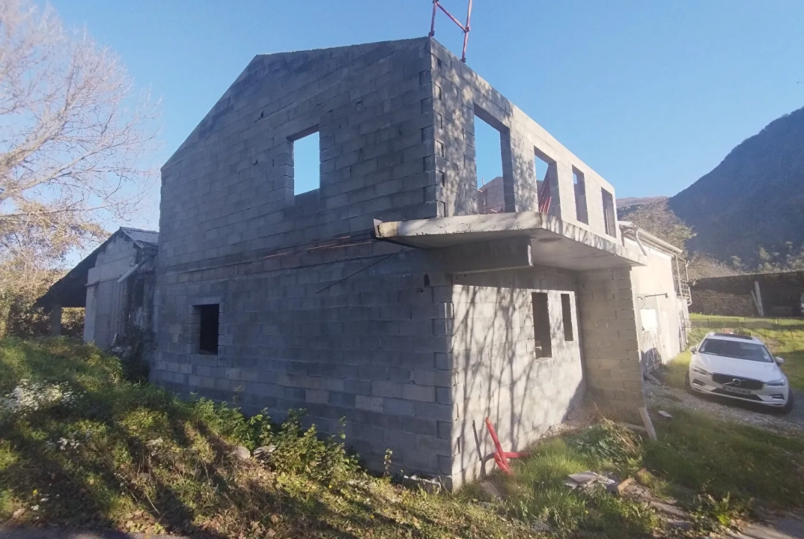 Maison à finir de construire à Curbans près de Gap avec permis valide 