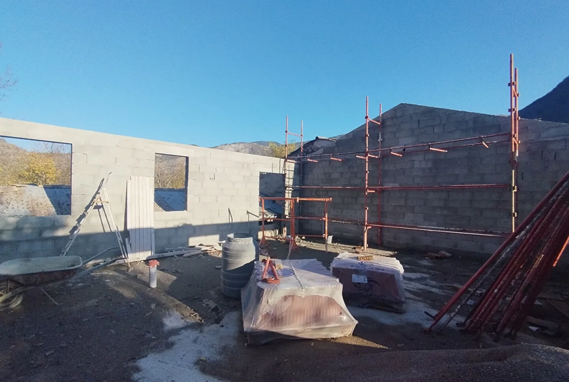 Maison à finir de construire à Curbans près de Gap avec permis valide 