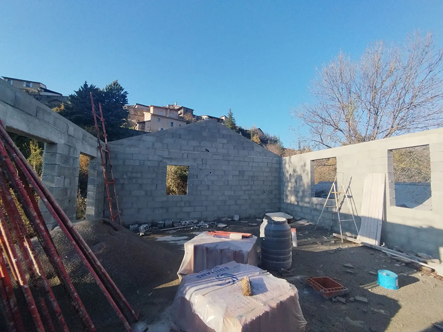 Maison à finir de construire à Curbans près de Gap avec permis valide 