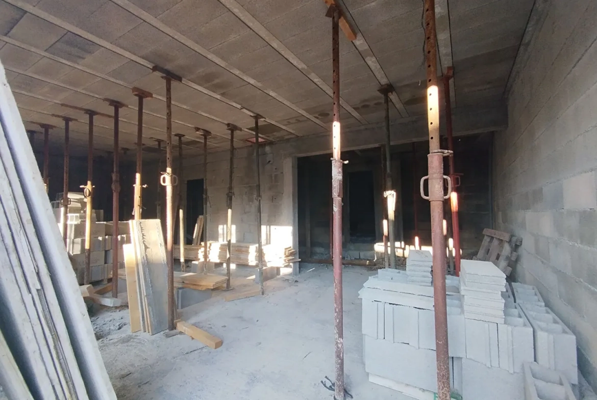 Maison à finir de construire à Curbans près de Gap avec permis valide 