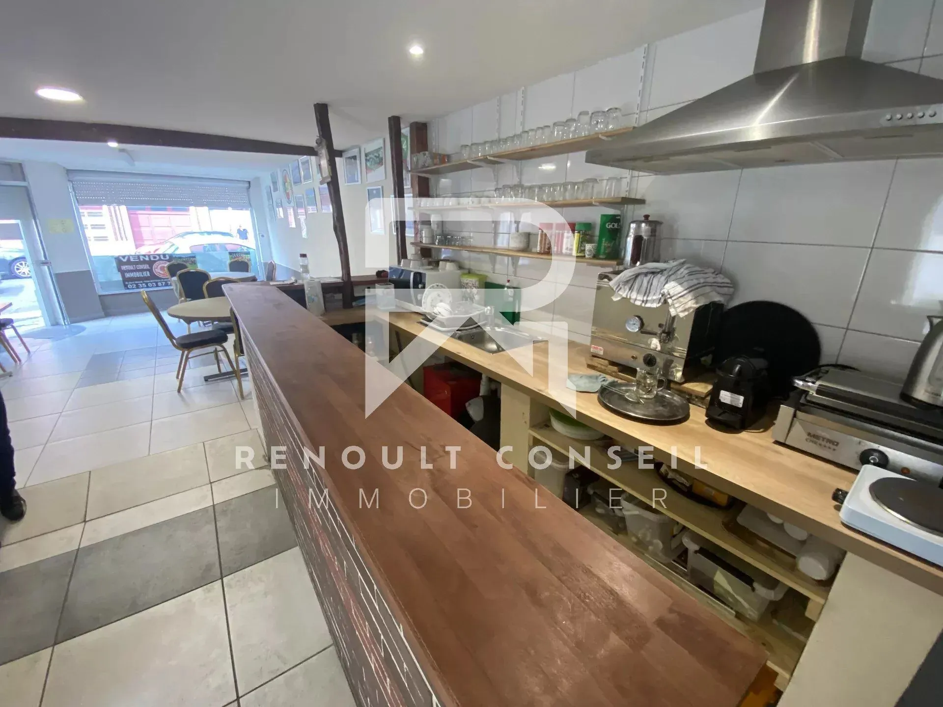 Local commercial de 42 m² à vendre à Sotteville-lès-Rouen, emplacement stratégique 
