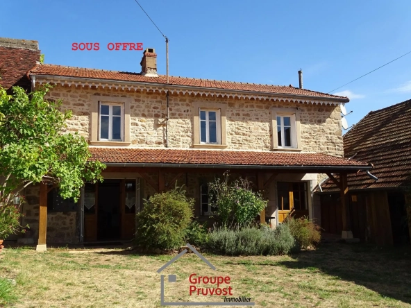 Belle maison de village à rénover proche de Cluny, 128 m² avec jardin et potentiel d’agrandissement