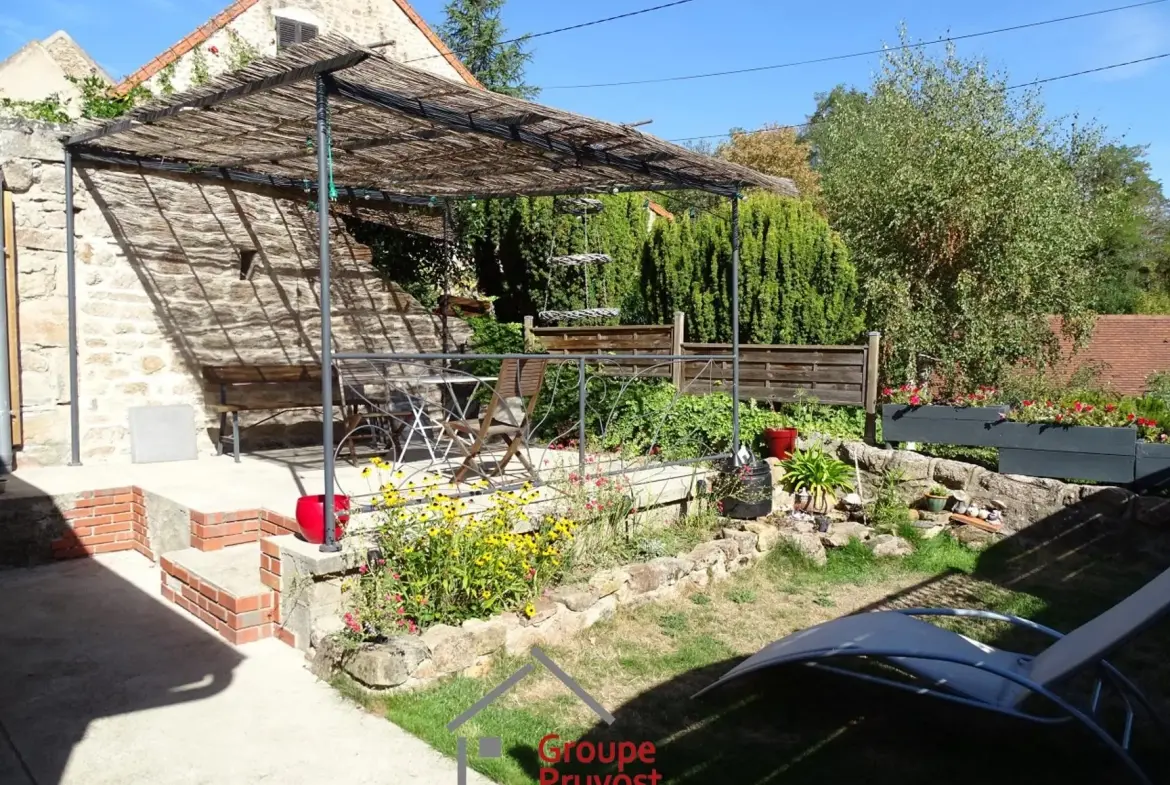Belle maison de village à rénover proche de Cluny, 128 m² avec jardin et potentiel d’agrandissement 