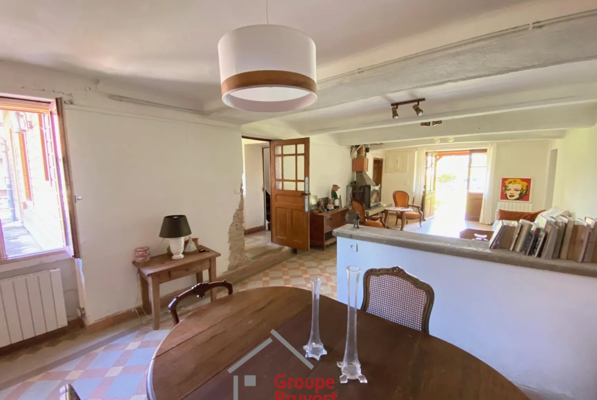 Belle maison de village à rénover proche de Cluny, 128 m² avec jardin et potentiel d’agrandissement 