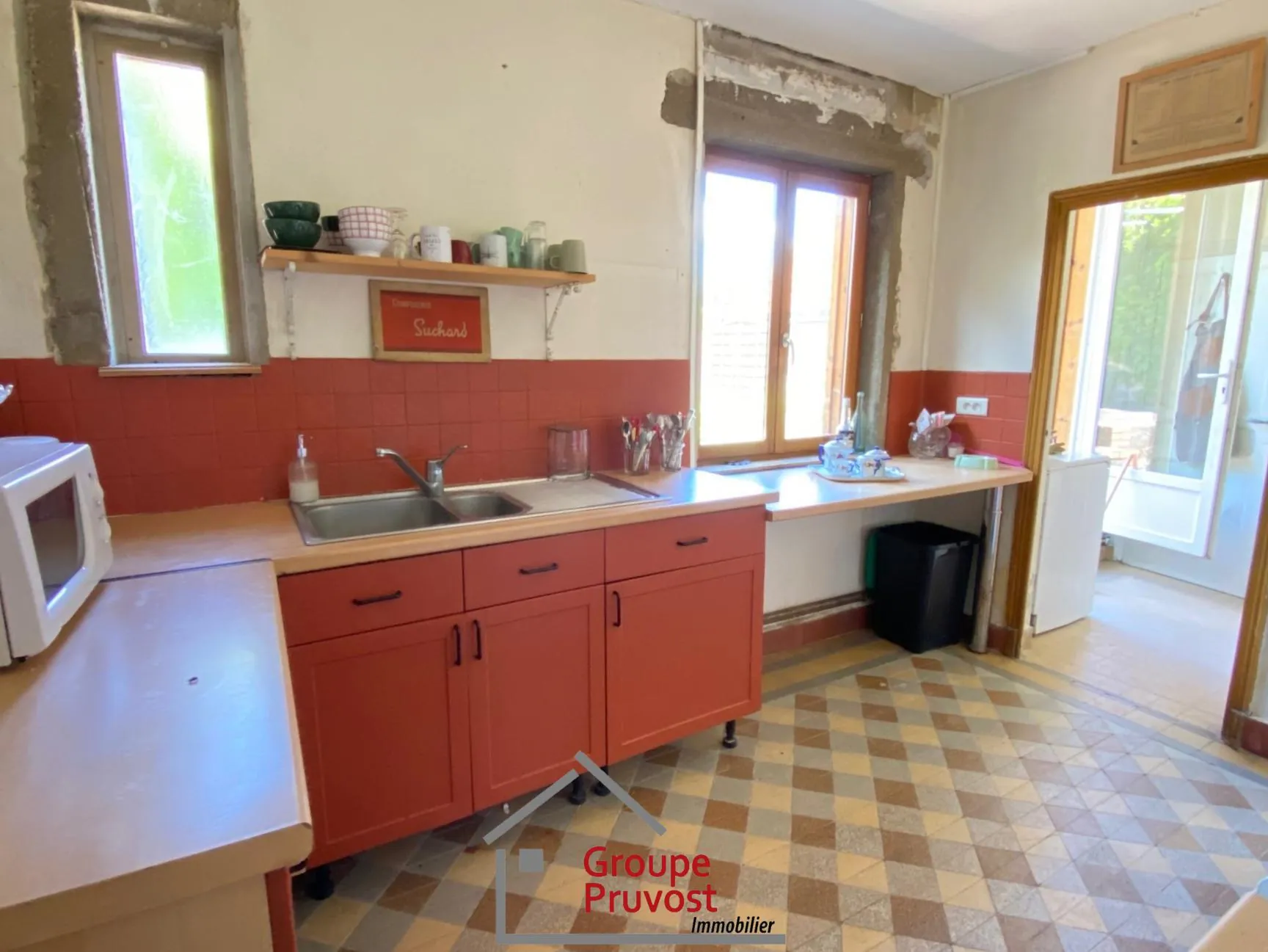 Belle maison de village à rénover proche de Cluny, 128 m² avec jardin et potentiel d’agrandissement 