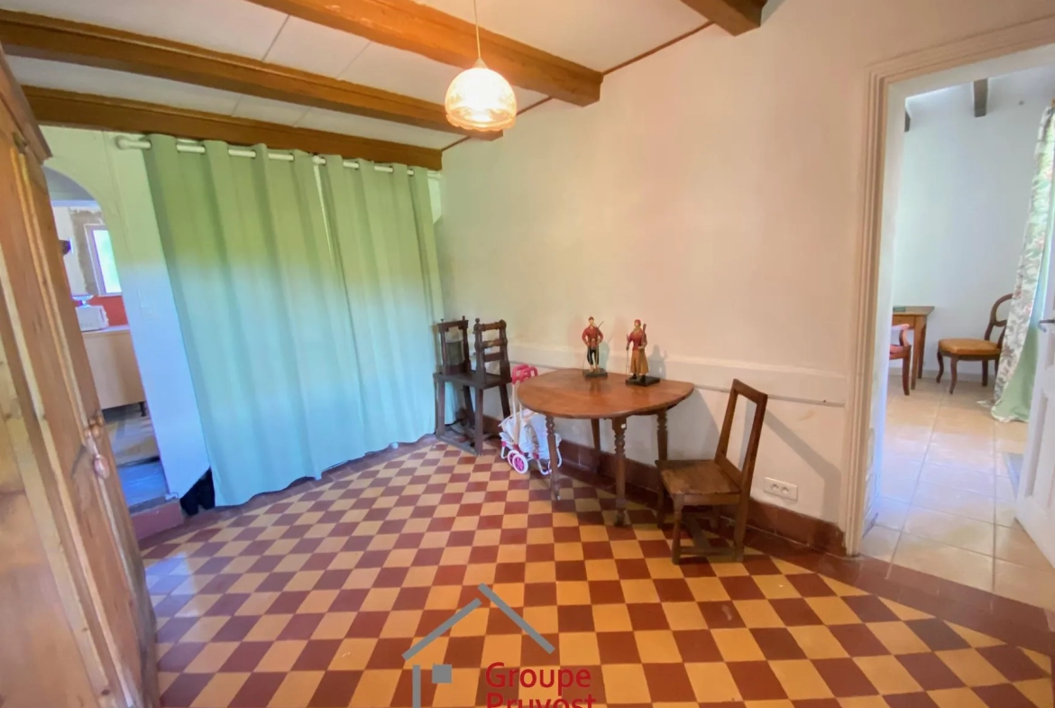 Belle maison de village à rénover proche de Cluny, 128 m² avec jardin et potentiel d’agrandissement 