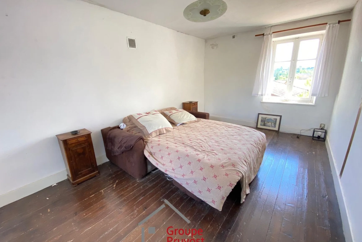 Belle maison de village à rénover proche de Cluny, 128 m² avec jardin et potentiel d’agrandissement 