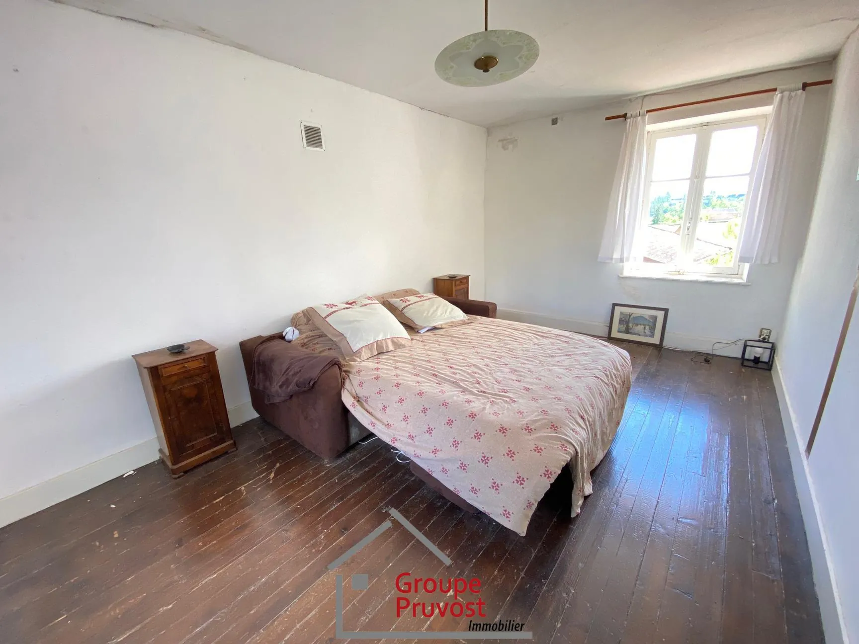Belle maison de village à rénover proche de Cluny, 128 m² avec jardin et potentiel d’agrandissement 