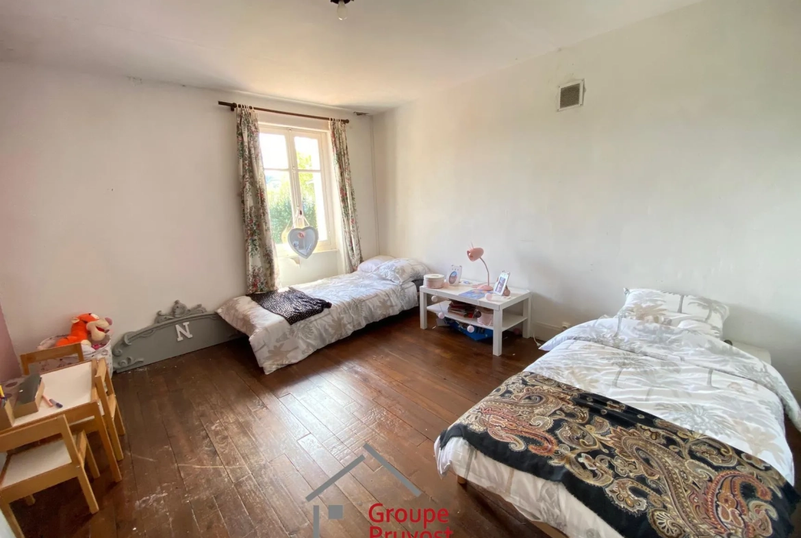 Belle maison de village à rénover proche de Cluny, 128 m² avec jardin et potentiel d’agrandissement 