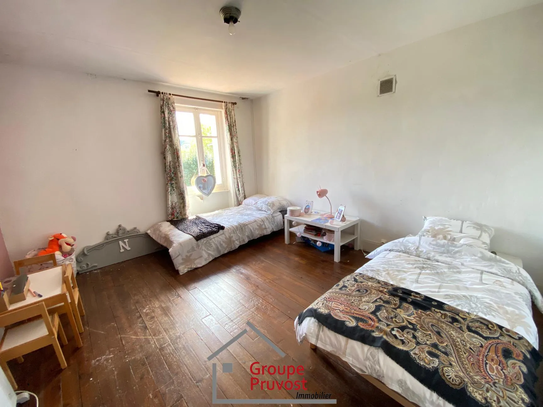 Belle maison de village à rénover proche de Cluny, 128 m² avec jardin et potentiel d’agrandissement 
