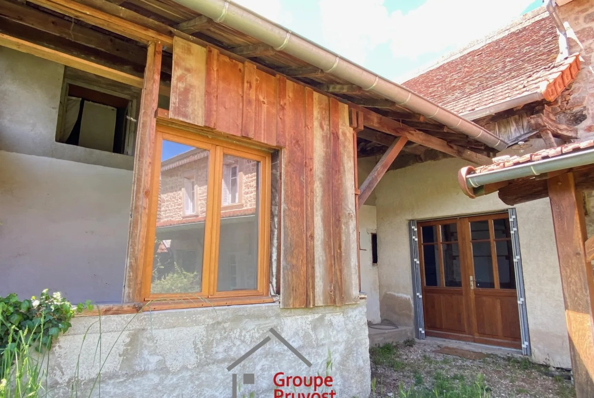 Belle maison de village à rénover proche de Cluny, 128 m² avec jardin et potentiel d’agrandissement 