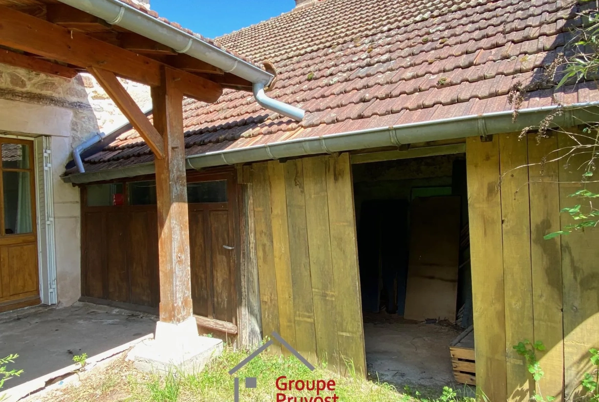 Belle maison de village à rénover proche de Cluny, 128 m² avec jardin et potentiel d’agrandissement 