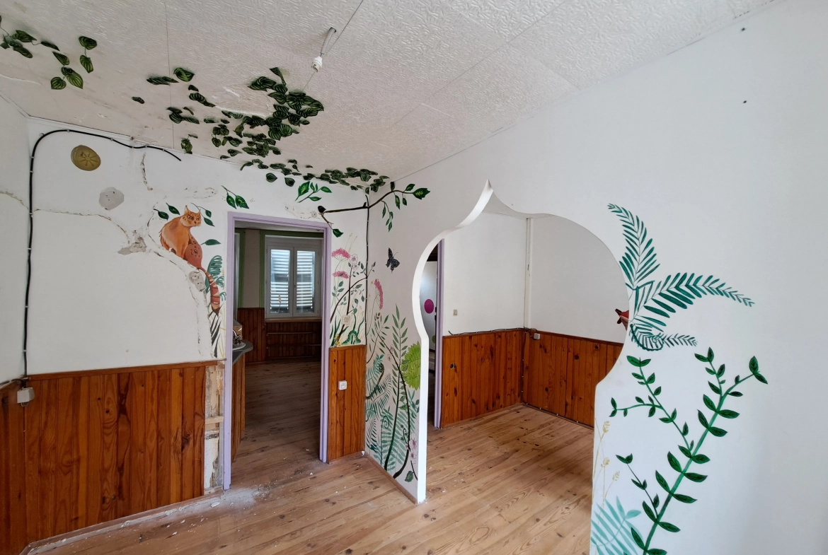 Maison de ville à rénover à Ambert de 145 m² avec garage et cave, à vendre à 74 500 euros 