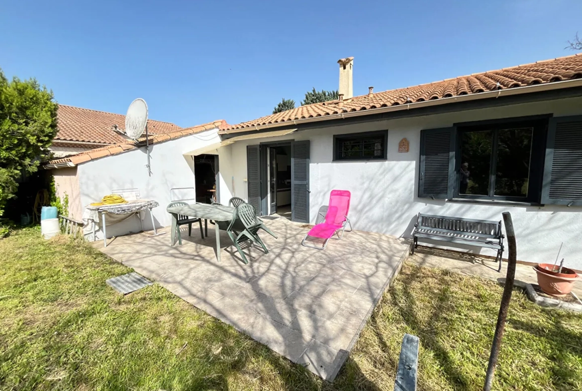 Charmante villa de plain-pied à Saignon avec terrain clos et arbres, proche d'Apt 