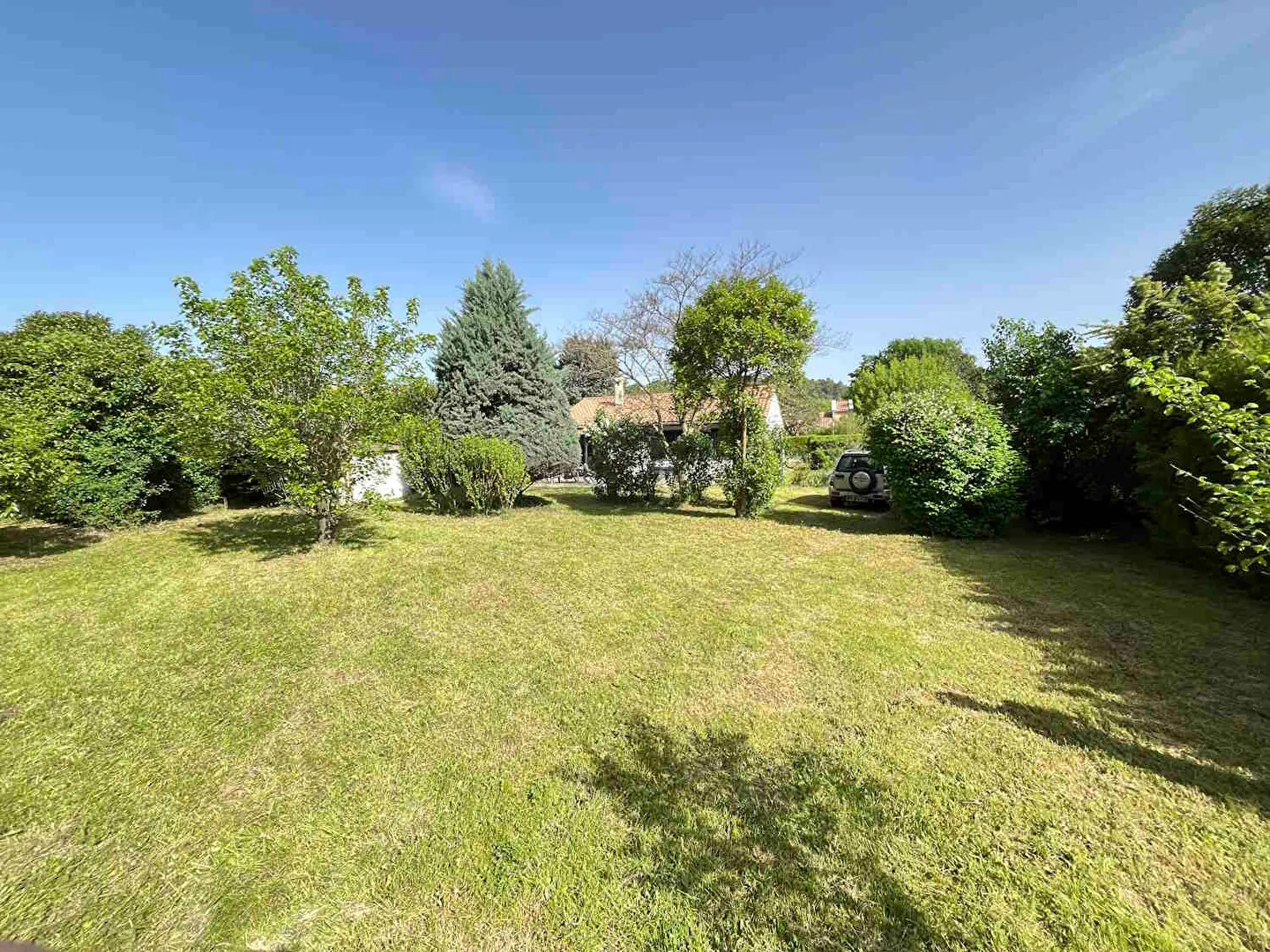 Charmante villa de plain-pied à Saignon avec terrain clos et arbres, proche d'Apt 