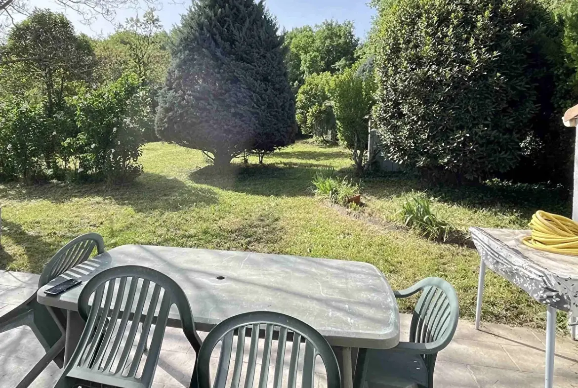 Charmante villa de plain-pied à Saignon avec terrain clos et arbres, proche d'Apt 