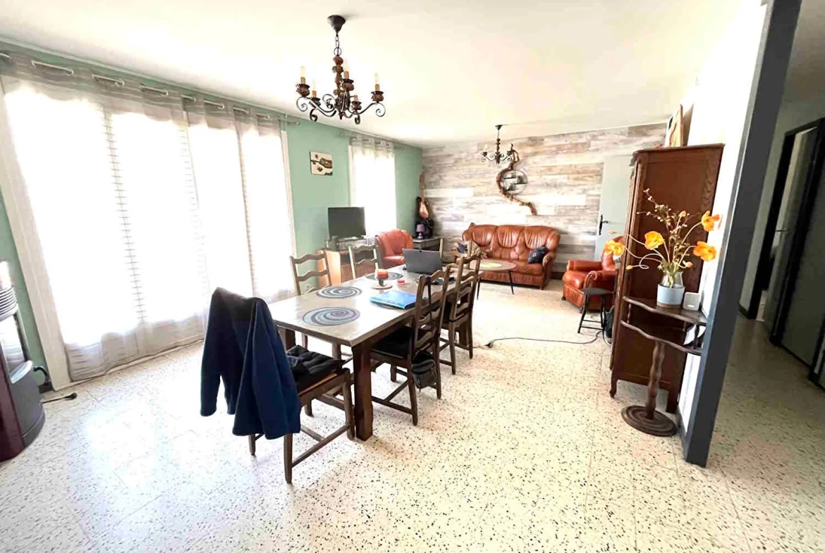 Charmante villa de plain-pied à Saignon avec terrain clos et arbres, proche d'Apt 