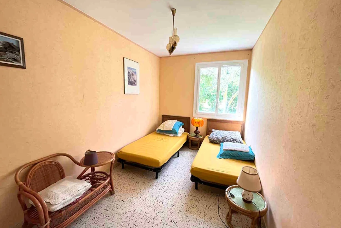 Charmante villa de plain-pied à Saignon avec terrain clos et arbres, proche d'Apt 