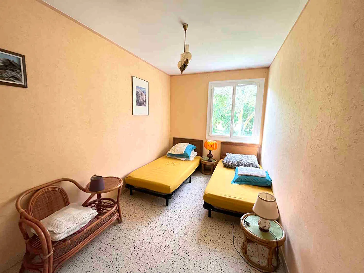 Charmante villa de plain-pied à Saignon avec terrain clos et arbres, proche d'Apt 