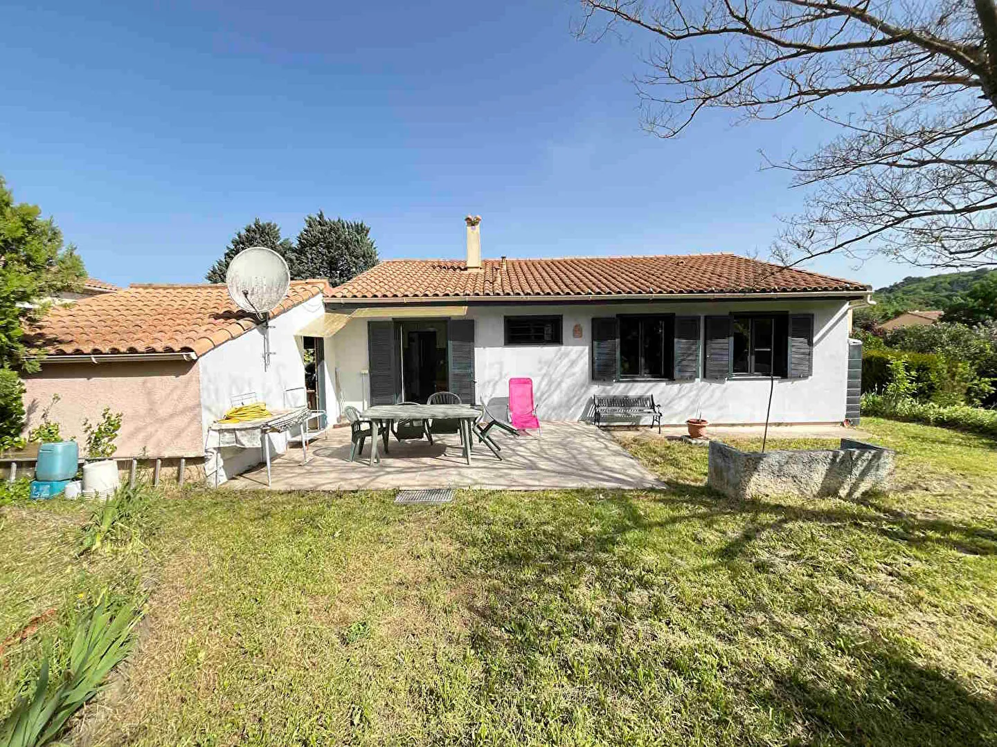 Charmante villa de plain-pied à Saignon avec terrain clos et arbres, proche d'Apt 