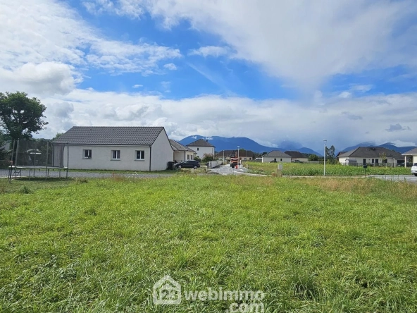 Terrain constructible de 710 m² avec Vue Pyrénées à Bénéjacq