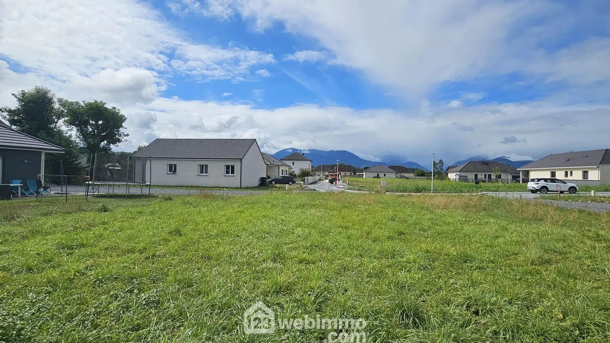 Terrain constructible de 710 m² avec Vue Pyrénées à Bénéjacq 