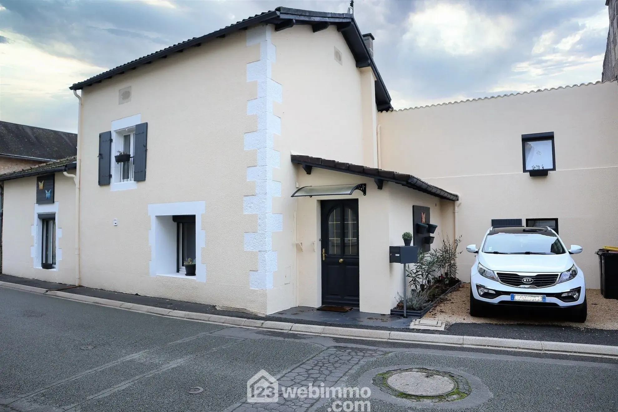 Maison familiale de 194 m² à Valdivienne, secteur Salles-en-Toulon 
