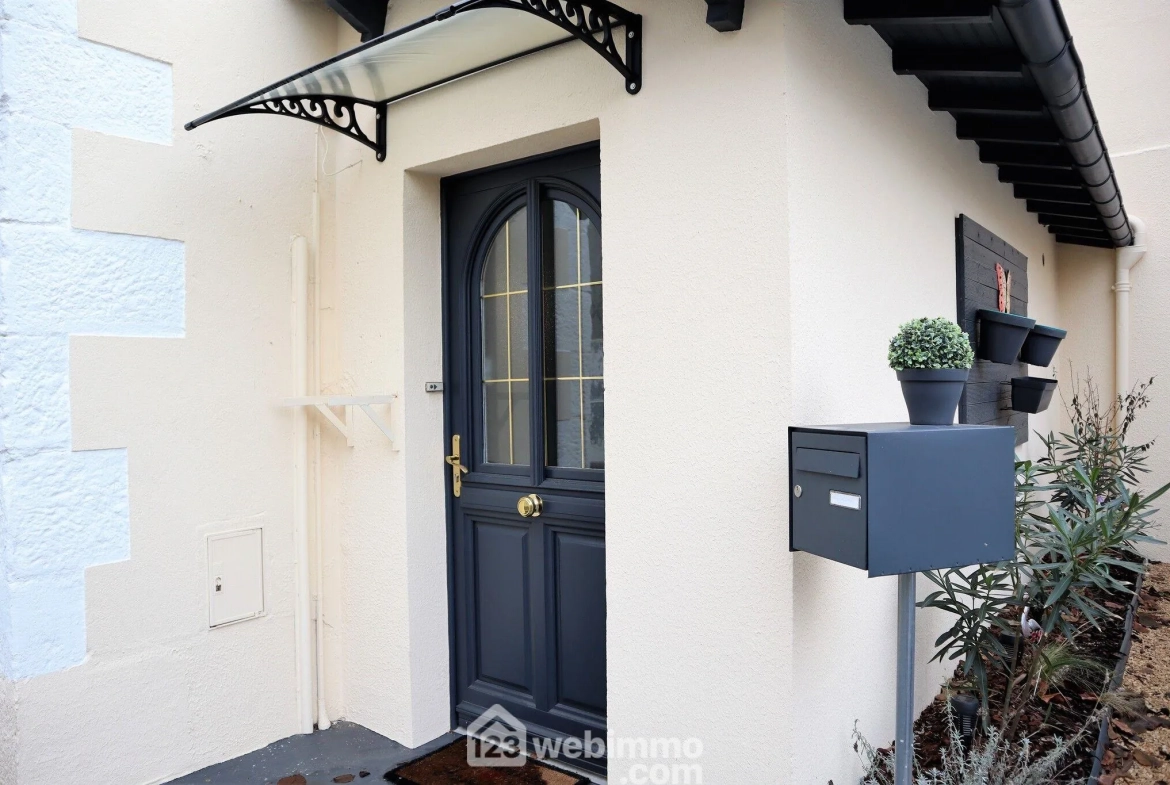 Maison familiale de 194 m² à Valdivienne, secteur Salles-en-Toulon 