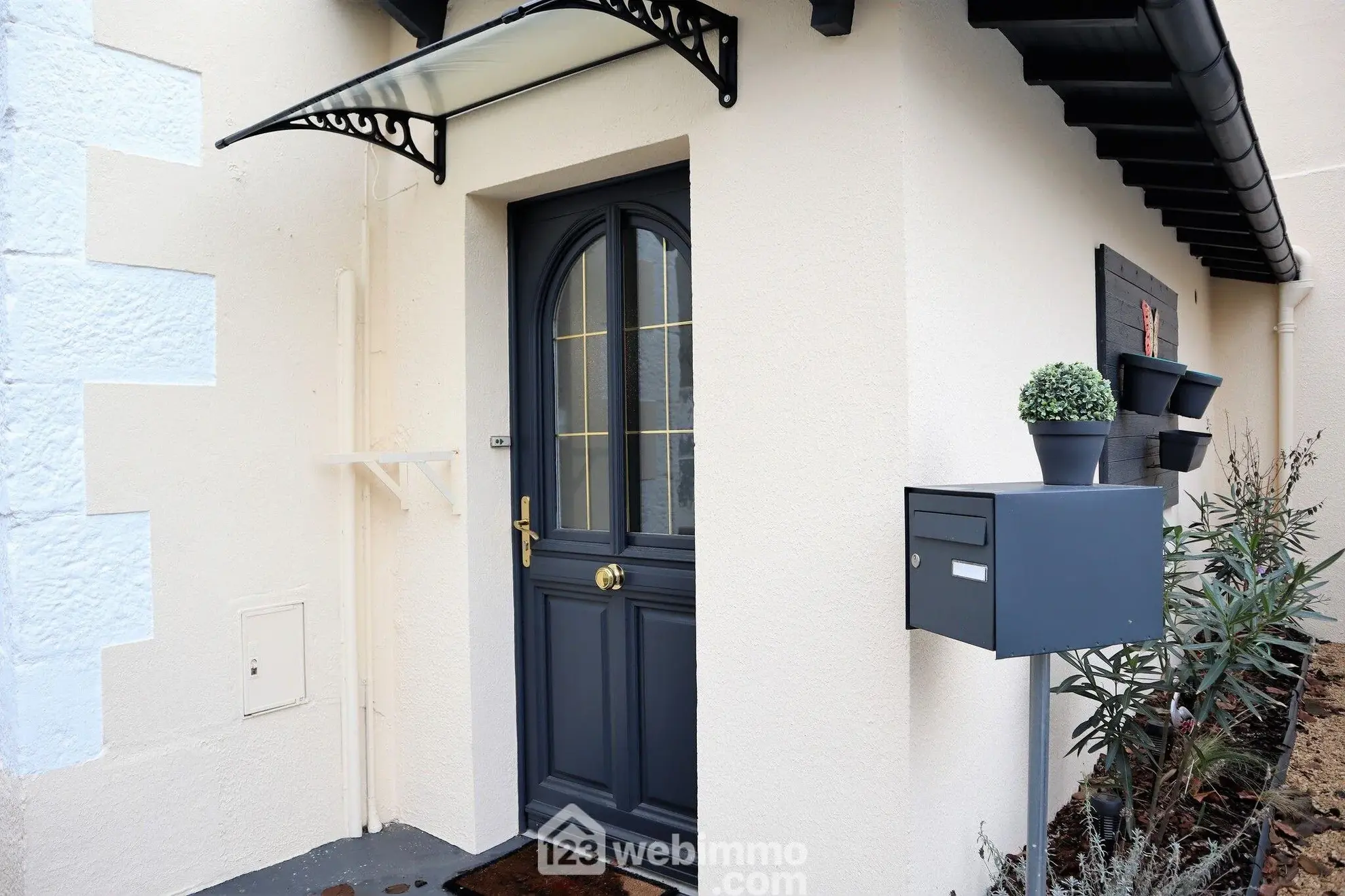 Maison familiale de 194 m² à Valdivienne, secteur Salles-en-Toulon 