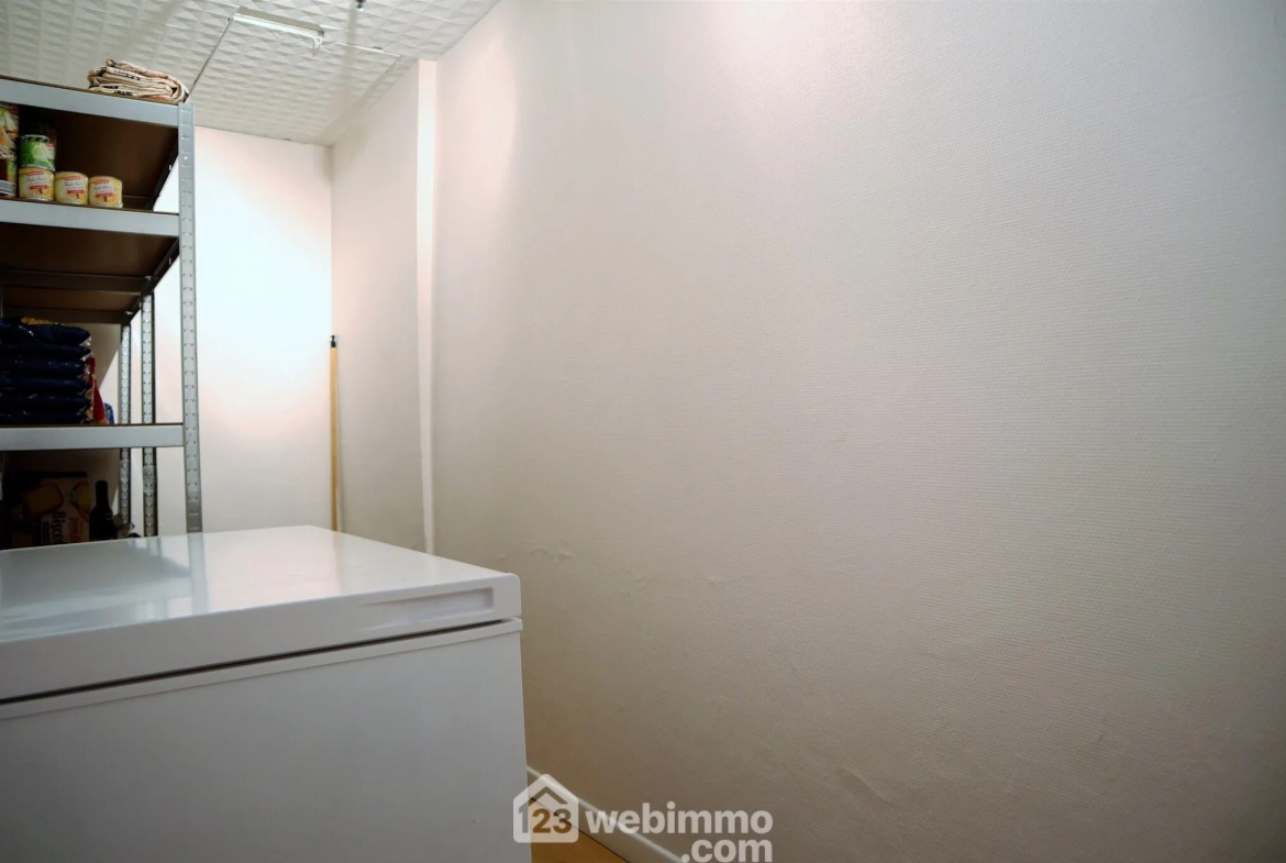 Maison familiale de 194 m² à Valdivienne, secteur Salles-en-Toulon 
