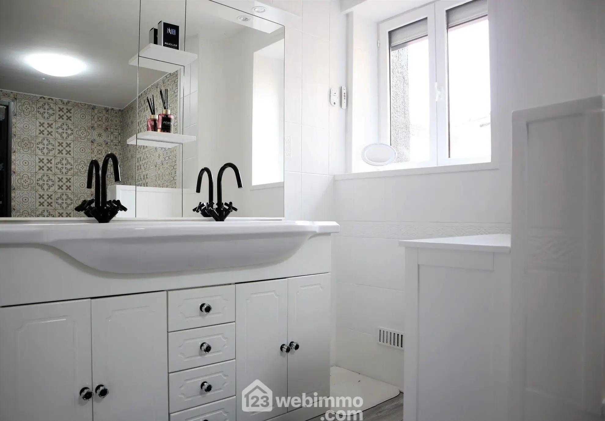 Maison familiale de 194 m² à Valdivienne, secteur Salles-en-Toulon 