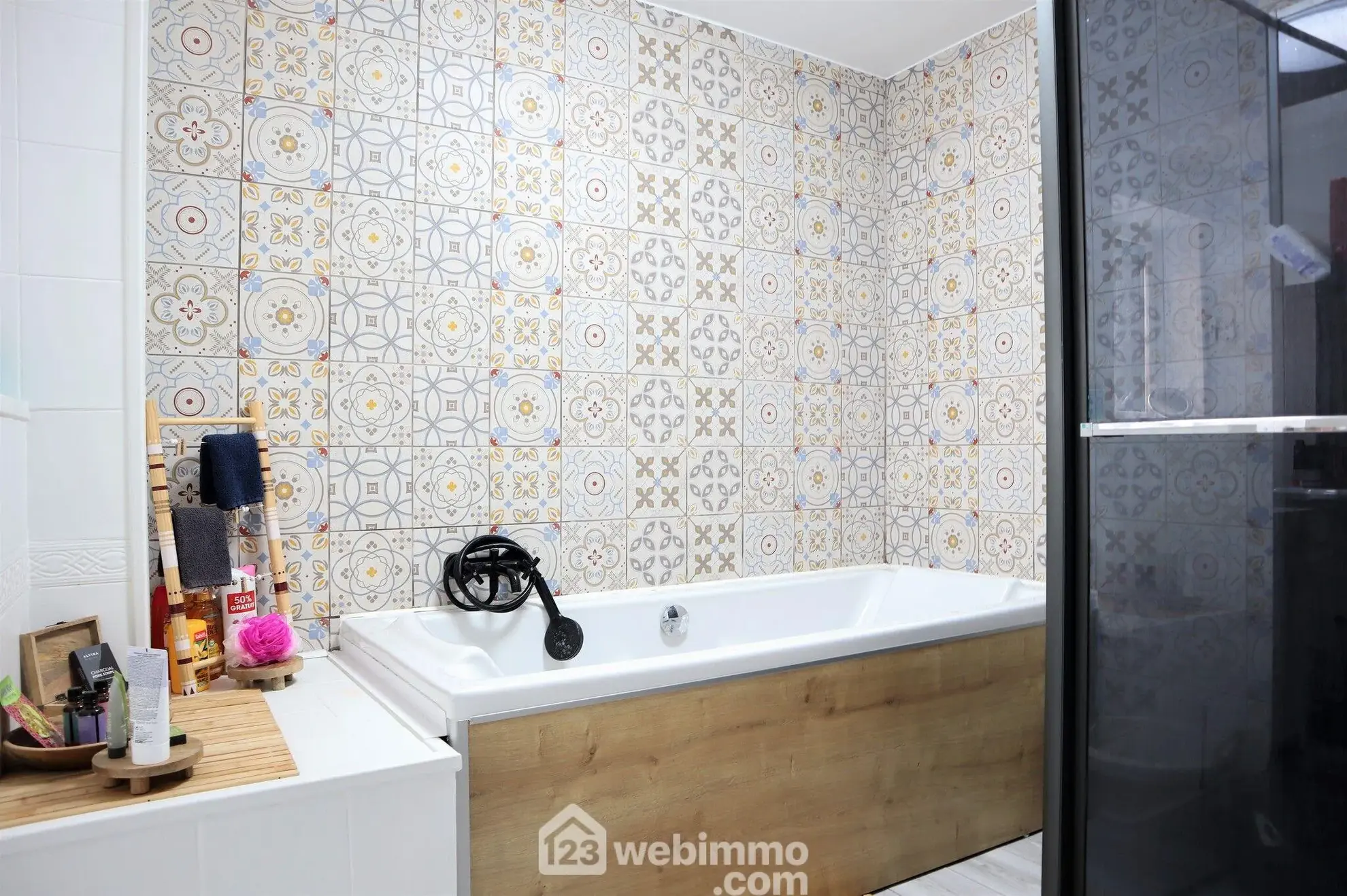 Maison familiale de 194 m² à Valdivienne, secteur Salles-en-Toulon 