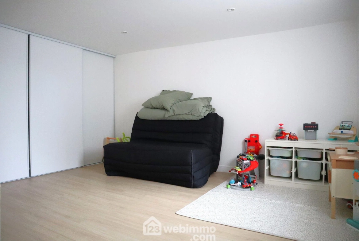 Maison familiale de 194 m² à Valdivienne, secteur Salles-en-Toulon 