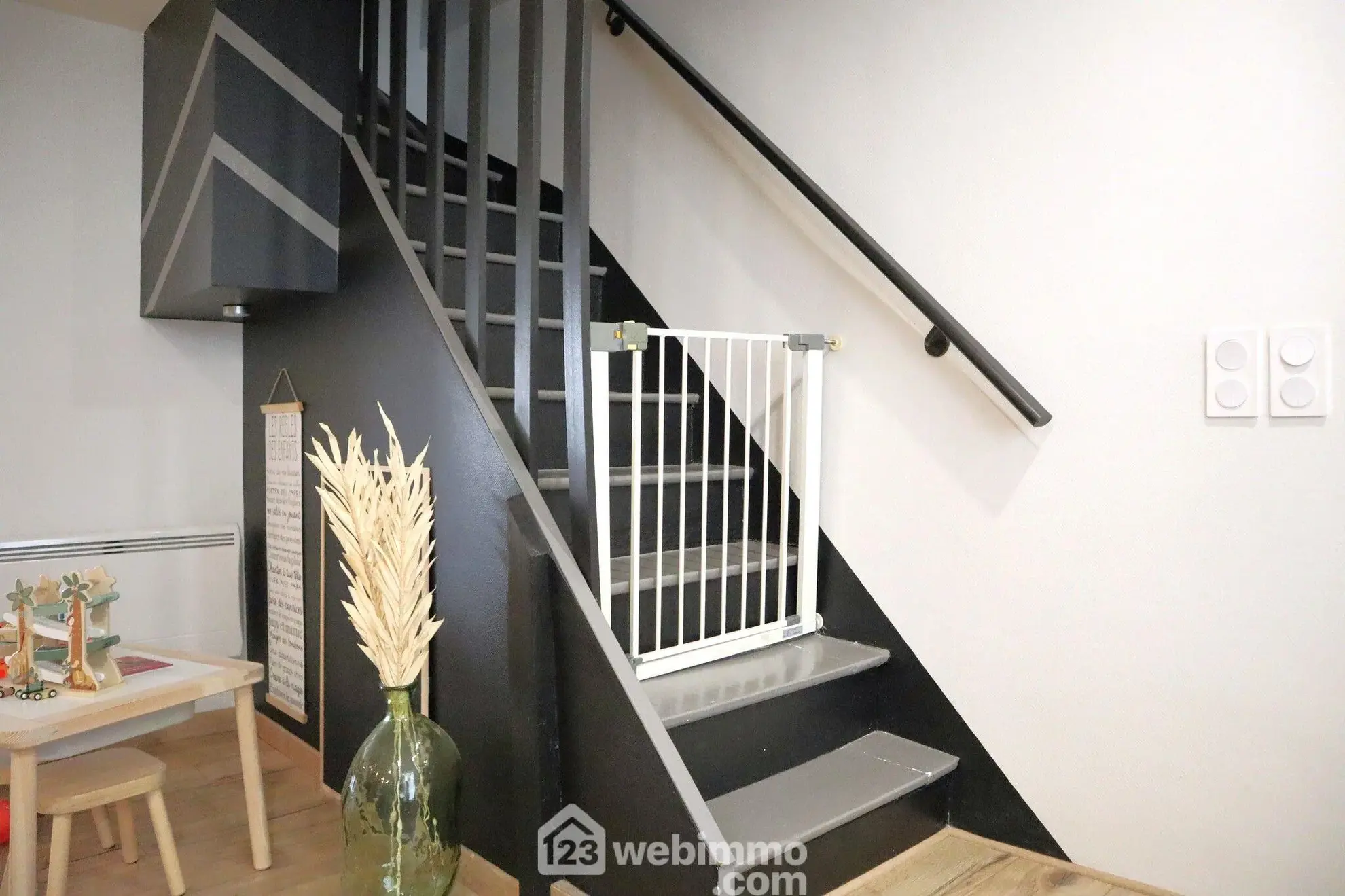 Maison familiale de 194 m² à Valdivienne, secteur Salles-en-Toulon 