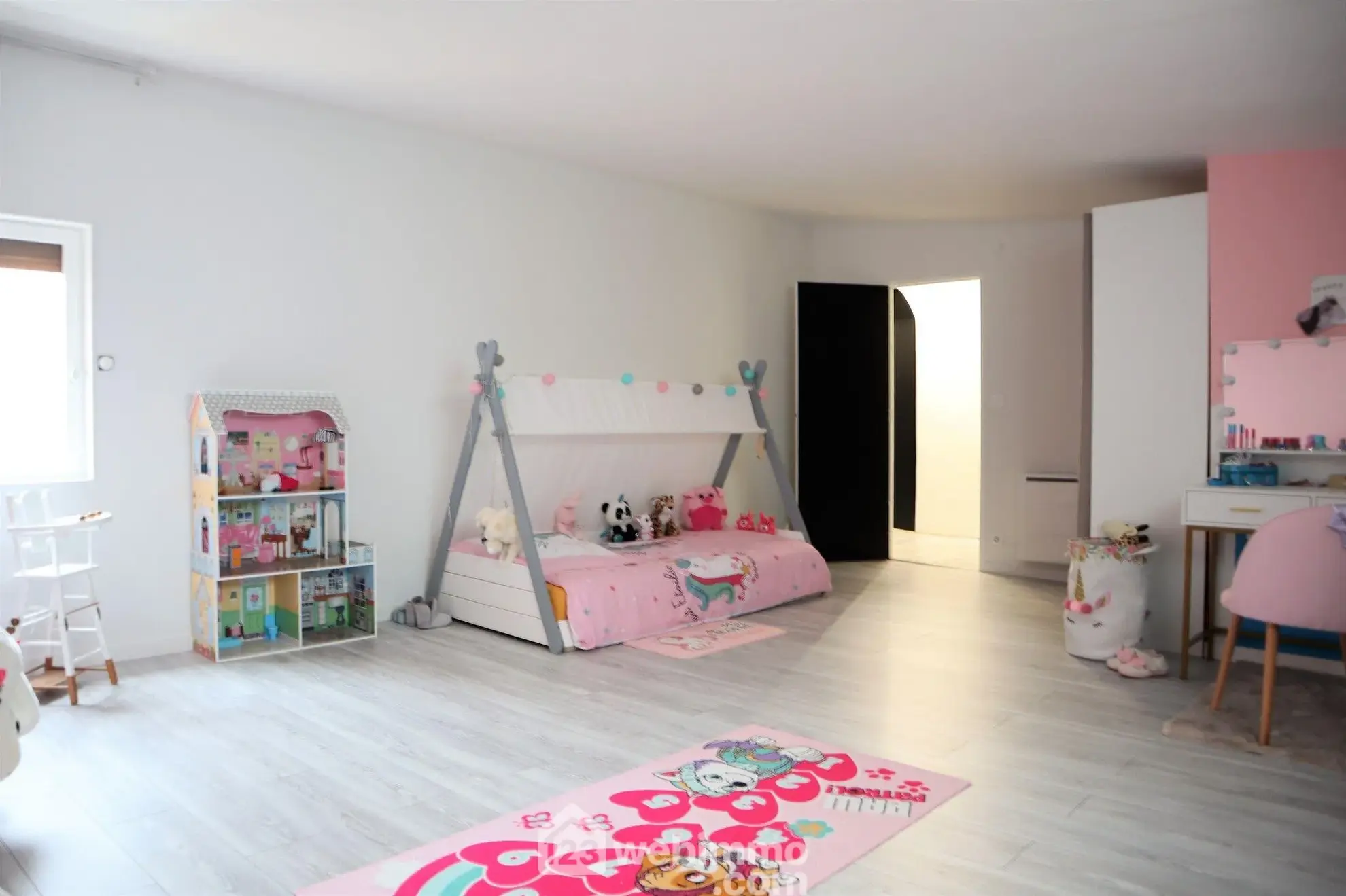 Maison familiale de 194 m² à Valdivienne, secteur Salles-en-Toulon 