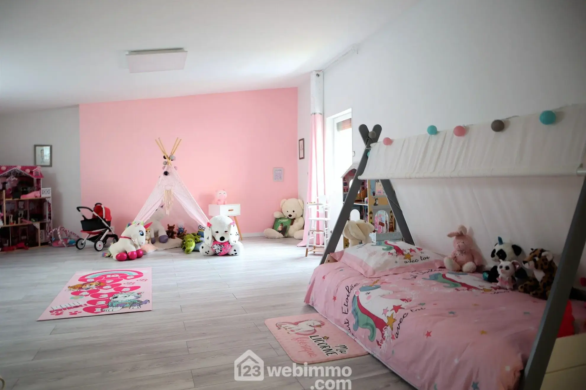 Maison familiale de 194 m² à Valdivienne, secteur Salles-en-Toulon 