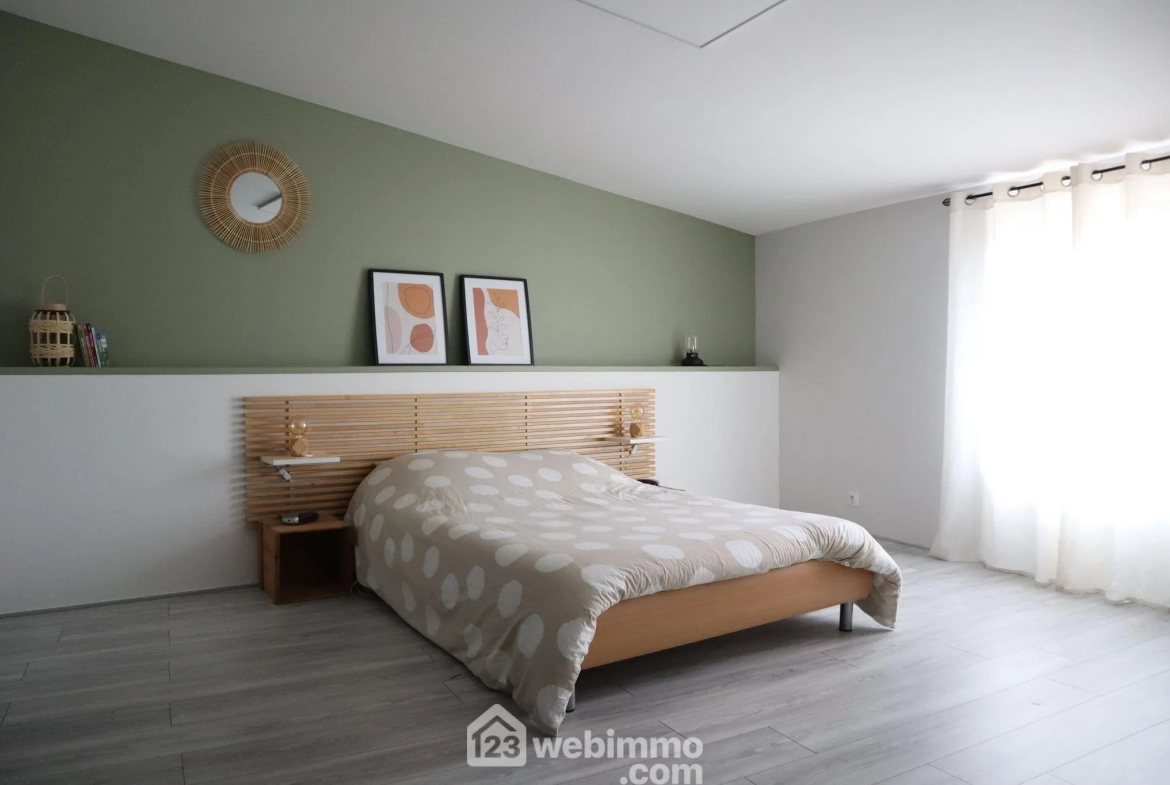 Maison familiale de 194 m² à Valdivienne, secteur Salles-en-Toulon 