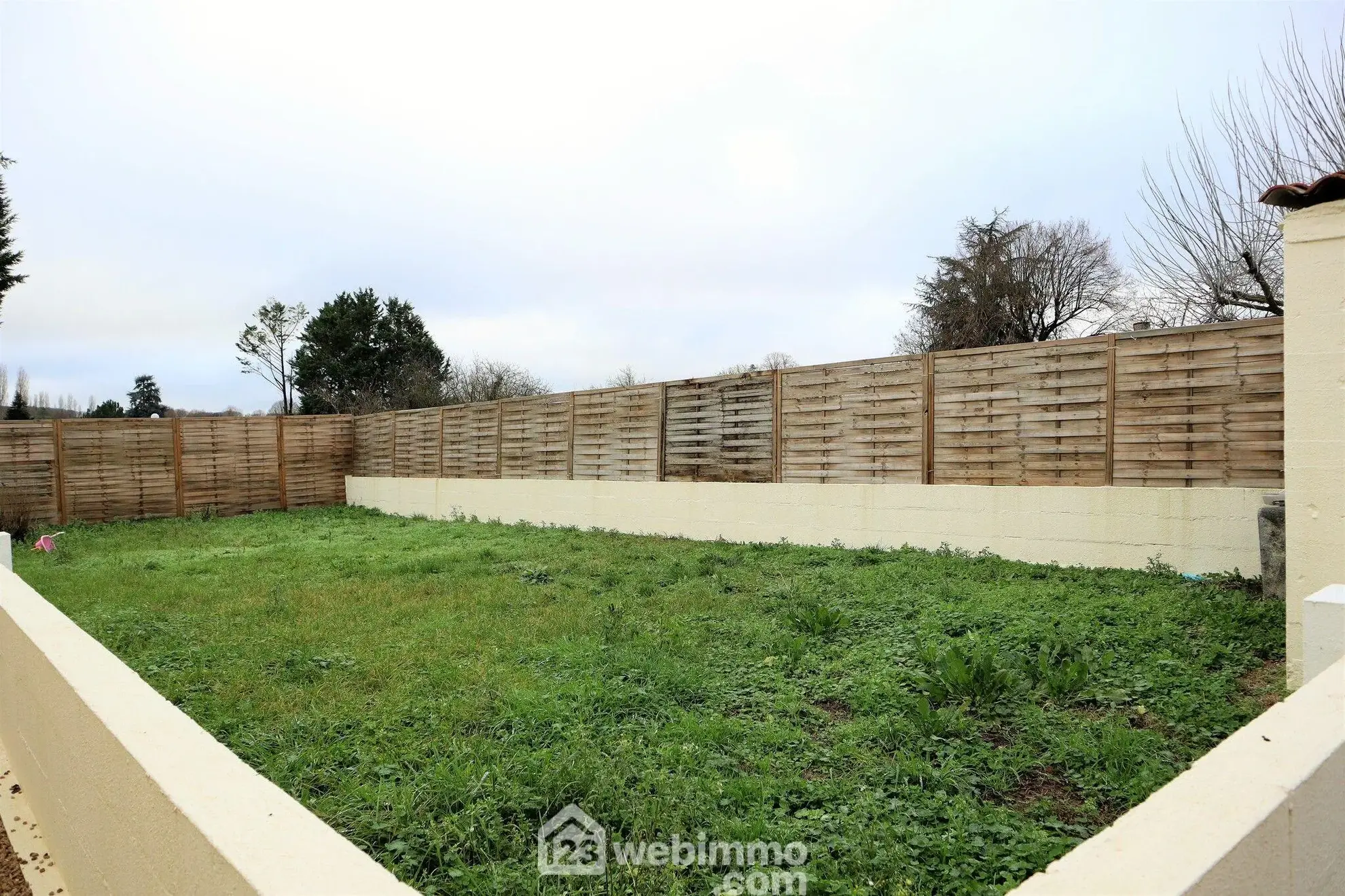 Maison familiale de 194 m² à Valdivienne, secteur Salles-en-Toulon 