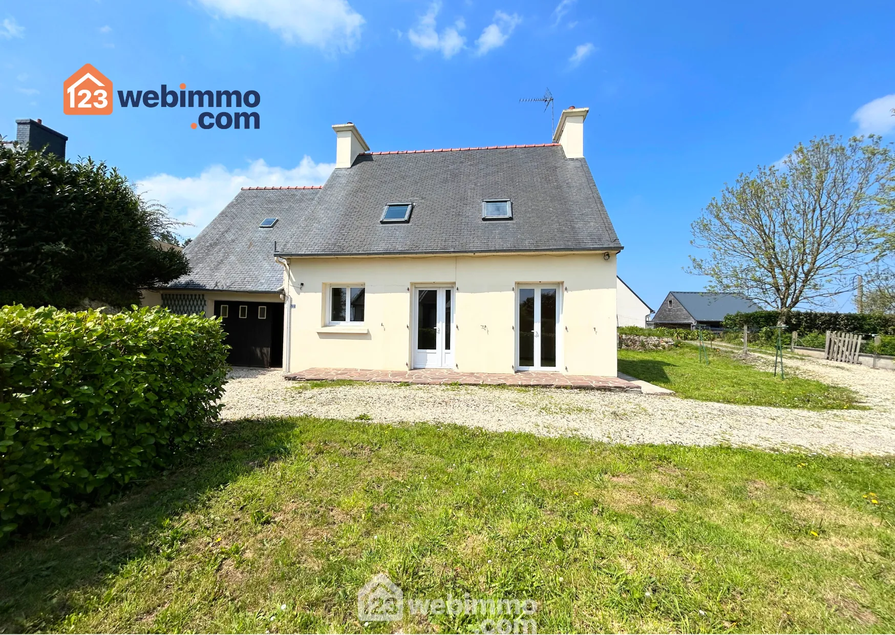 Maison de plain-pied à vendre à Ploubezre (22) - 84 m² avec garage 