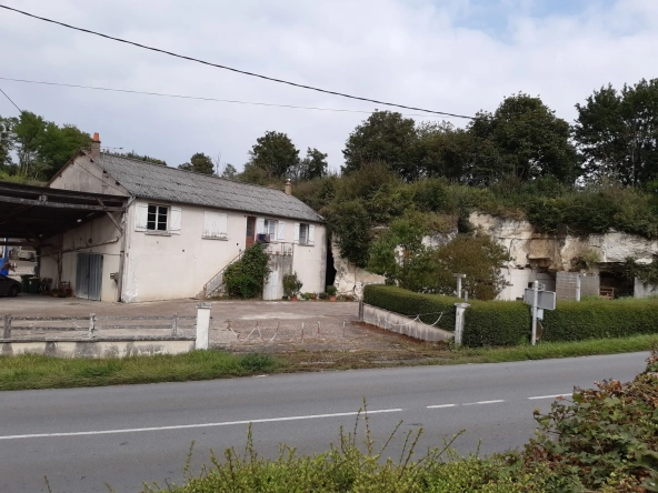 Grande maison à rénover à Luçay-le-Mâle avec terrain de 2000 m² – Potentiel exceptionnel
