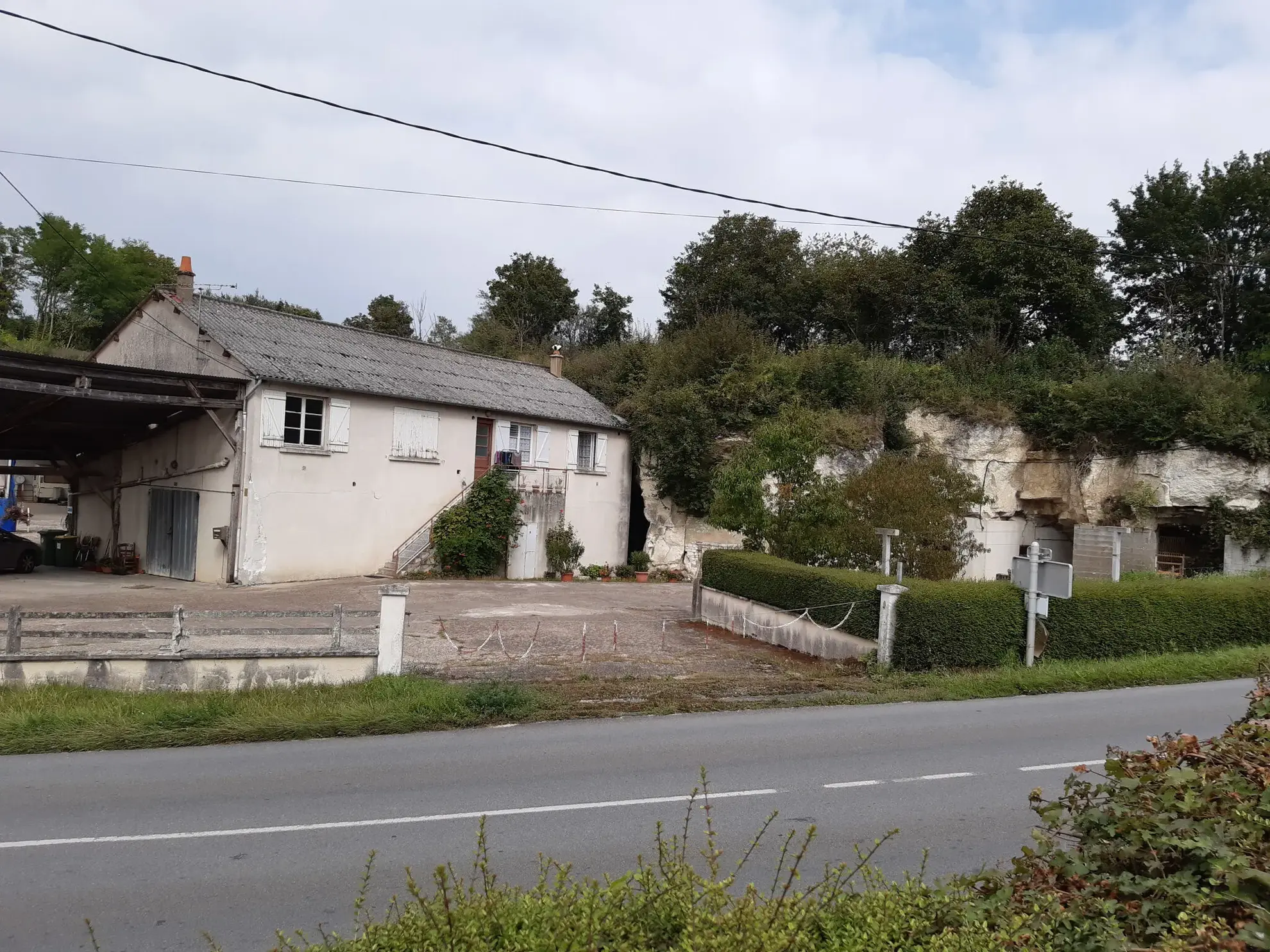 Grande maison à rénover à Luçay-le-Mâle avec terrain de 2000 m² – Potentiel exceptionnel 
