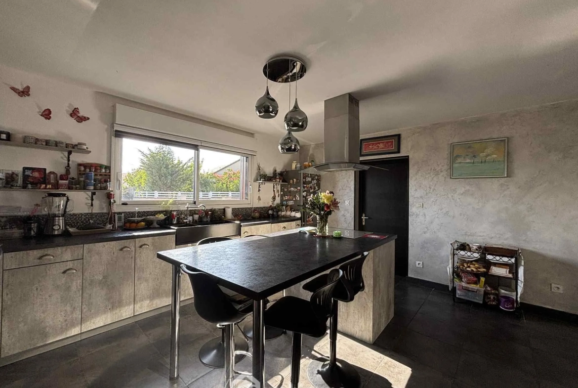Vente maison 107 m² à Châtellerault secteur Est, proche commodités 