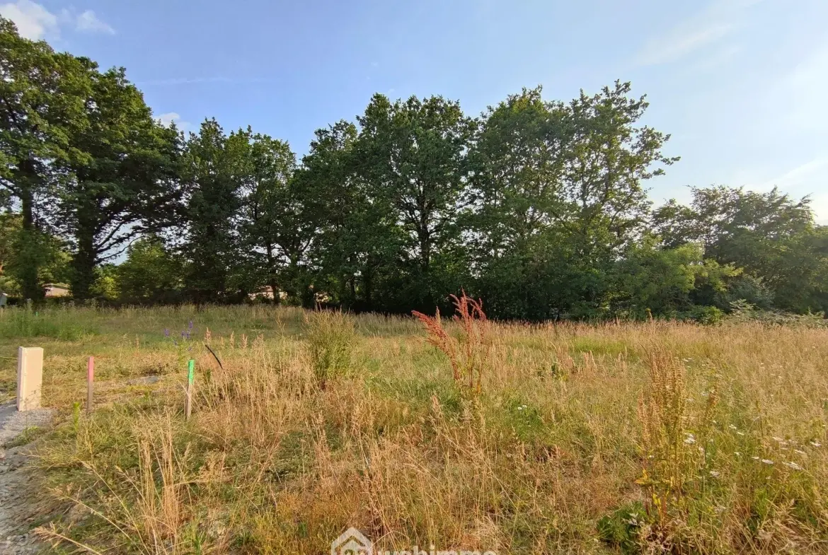 Terrain à bâtir de 479m² à Martinet, environnement calme et vue sur le lac 