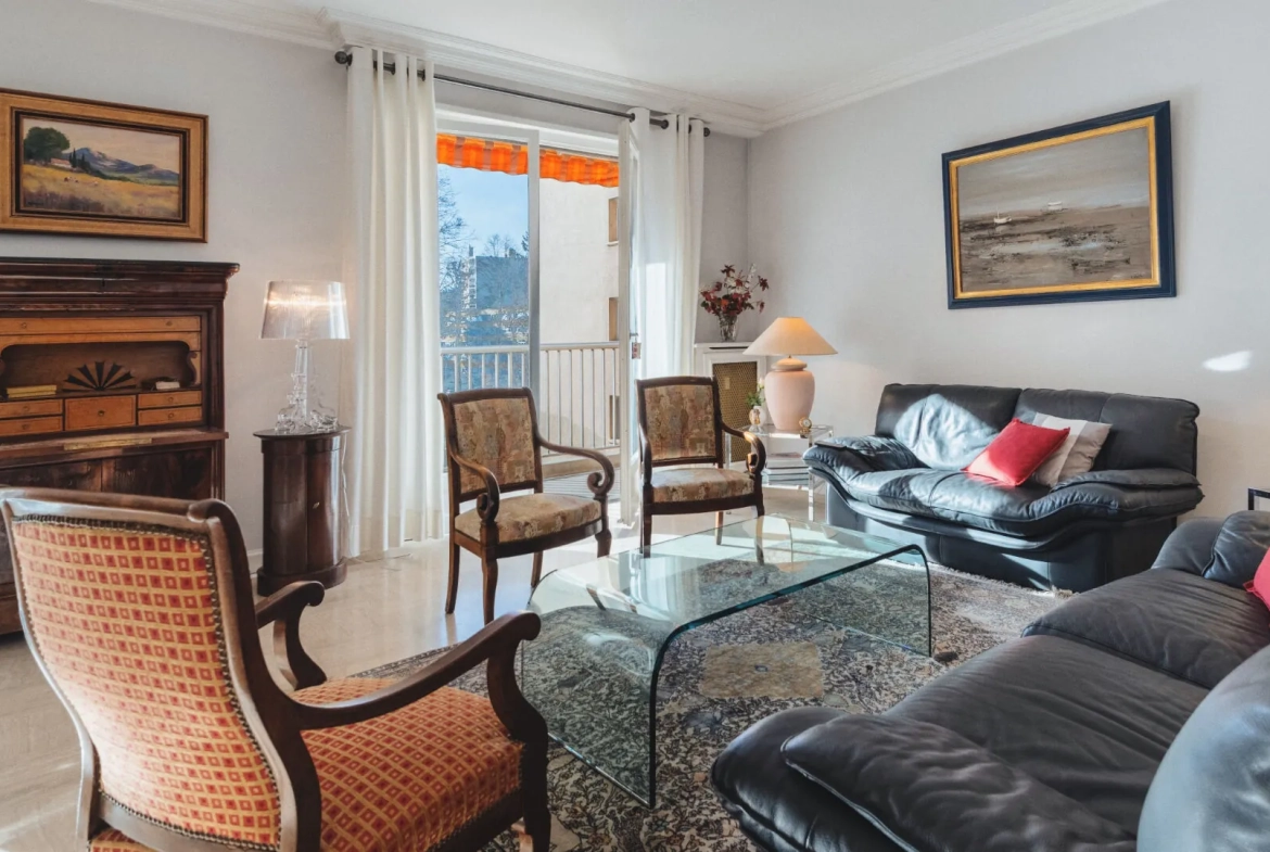 Appartement T7 à ARMEVILLE avec 4 chambres et garage - Résidence sécurisée 
