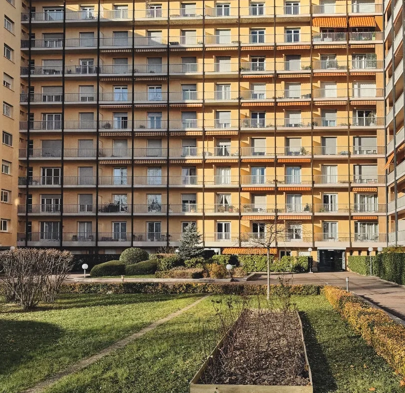 Appartement T7 à ARMEVILLE avec 4 chambres et garage - Résidence sécurisée 