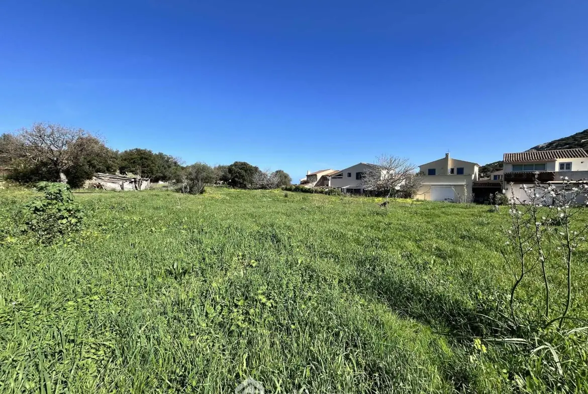 Terrain constructible de 1040 m² à Santa Reparata di Balagne, proximité mer 