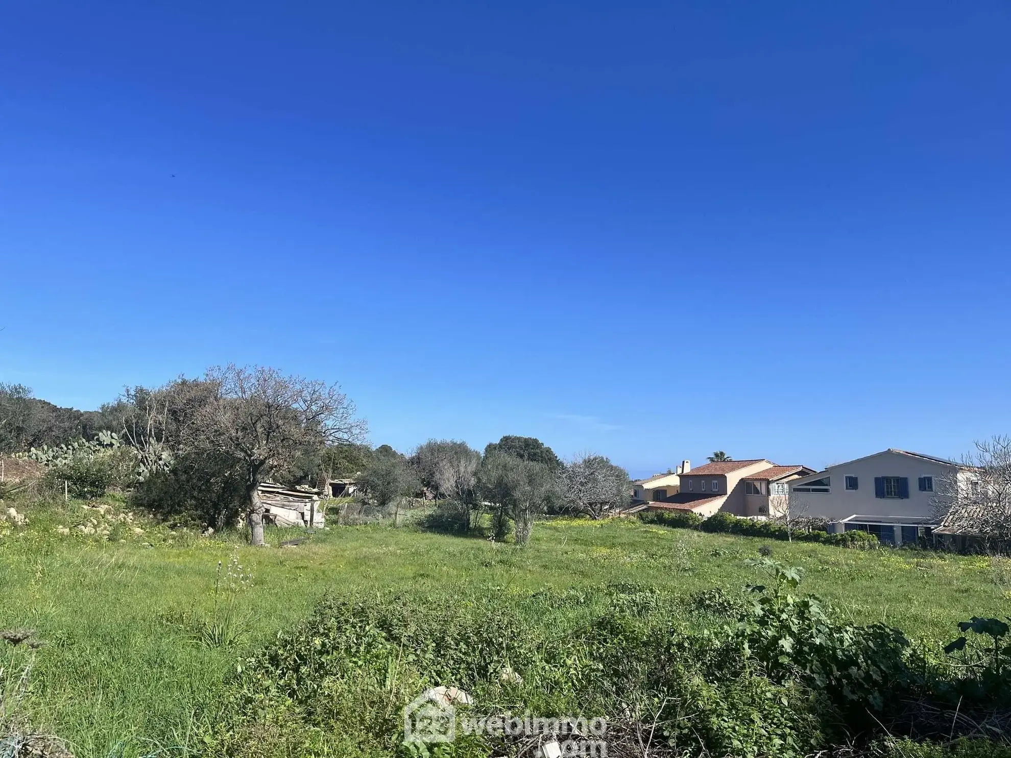 Terrain constructible de 1040 m² à Santa Reparata di Balagne, proximité mer 
