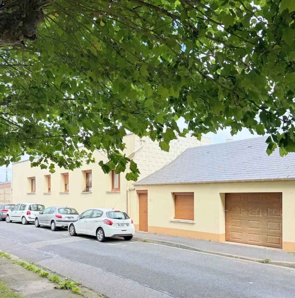 Maison à vendre à Fécamp avec garage, 3 chambres, proche du centre-ville