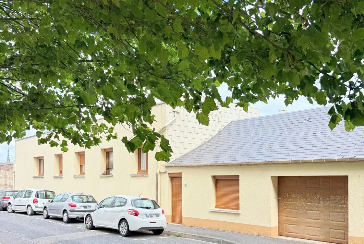 Maison à vendre à Fécamp avec garage, 3 chambres, proche du centre-ville 