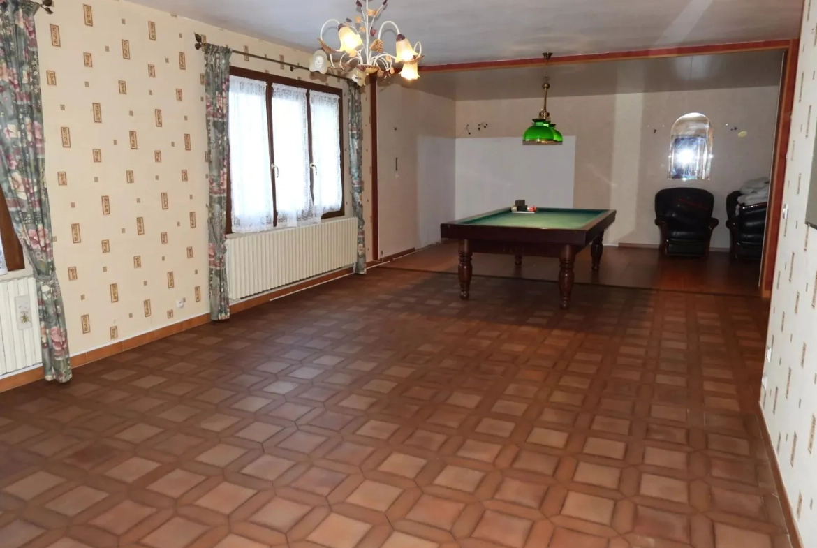 Maison à vendre à Fécamp avec garage, 3 chambres, proche du centre-ville 